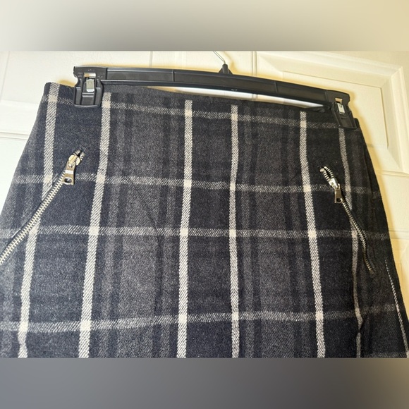 Gap Woman’s Wool Gray Plaid Mini Skit Size 4 Zipper Pockets - Picture 2 of 7